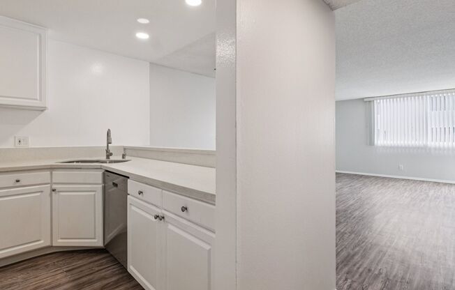 2 beds, 2 baths, 1,100 sqft, $2,498, Unit 4220.308