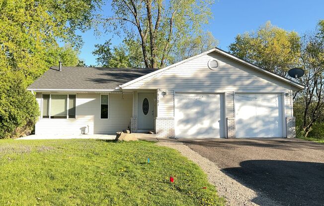 Large Single Family House in Oakdale!! DON'T MISS!!