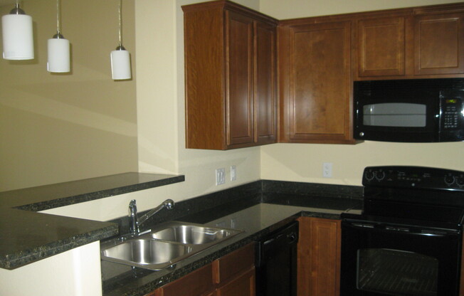 2 beds, 2.5 baths, $2,100, Unit # 13