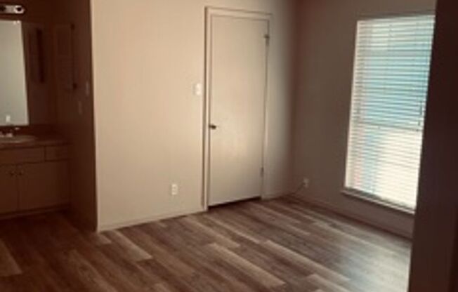 3 beds, 2.5 baths, $1,995, Unit Unit C