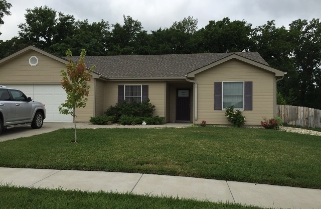 3 bed 2 bath off Scenic Drive - AVAILABLE JUNE 2025