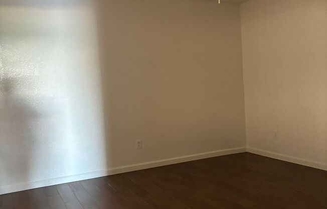 2 beds, 1 bath, $1,500, Unit 3913 Manor Street A