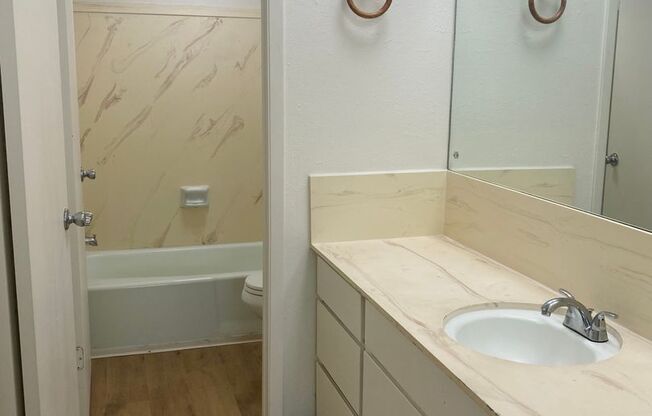 1 bed, 1 bath, 600 sqft, $1,050, Unit 16A