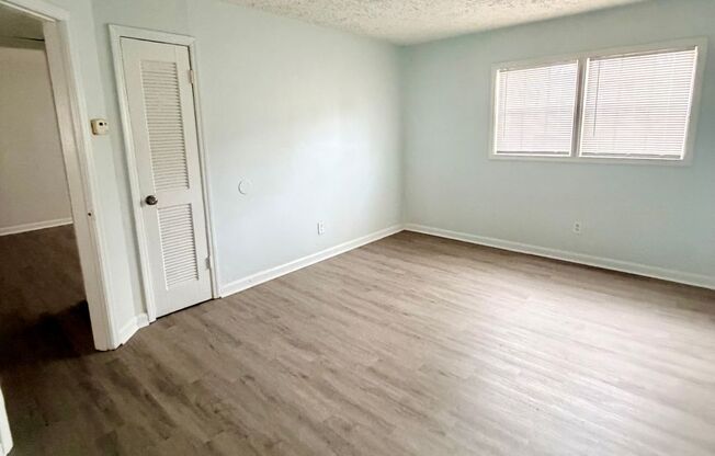 2 beds, 1 bath, $1,395, Unit 3270-05