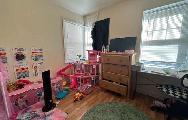 2 beds, 1 bath, $1,295, Unit 2
