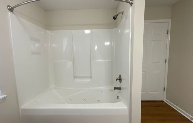 1 bed, 1 bath, 871 sqft, $1,400, Unit 2706-5 Pearl Remodel