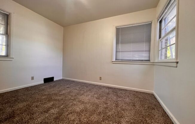 2 beds, 1 bath, $1,595