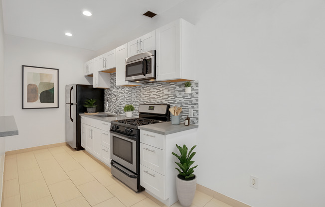 Studio, 1 bath, 490 sqft, $1,420, Unit 307