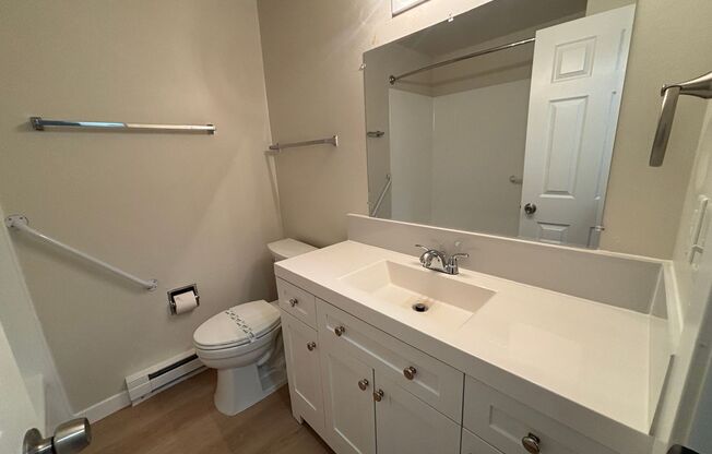 2 beds, 1 bath, 845 sqft, $1,625, Unit 28