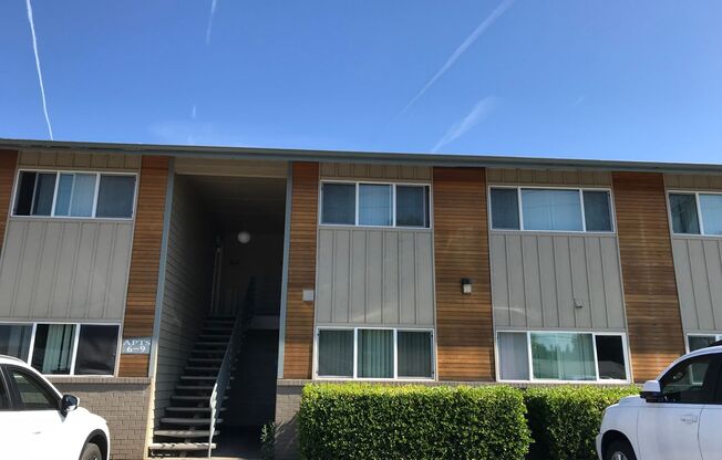 2 beds, 1 bath, 960 sqft, $1,498, Unit 2