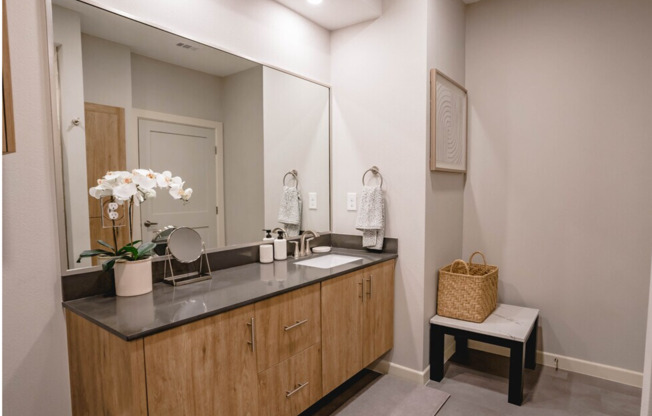 2 beds, 2 baths, 1,037 sqft, $995, Unit C-02/ WHITE C/ GRASS VIEW