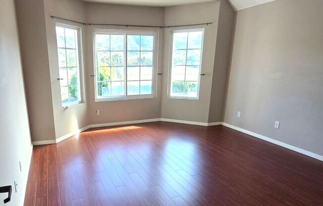 Spacious Remodeled Condo at River Colony Community in Mission Valley