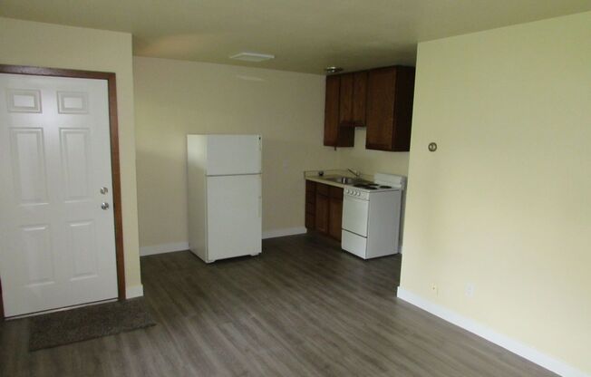 (550) - 2950 Tomahawk Court