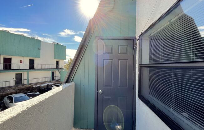 2 beds, 1 bath, 790 sqft, $915, Unit I216