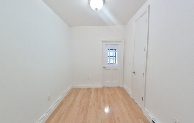 888 10 AVE