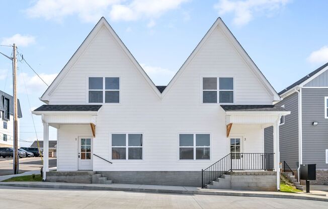 2 Bedroom Townhome For Rent in Historic Downtown Clarksville!