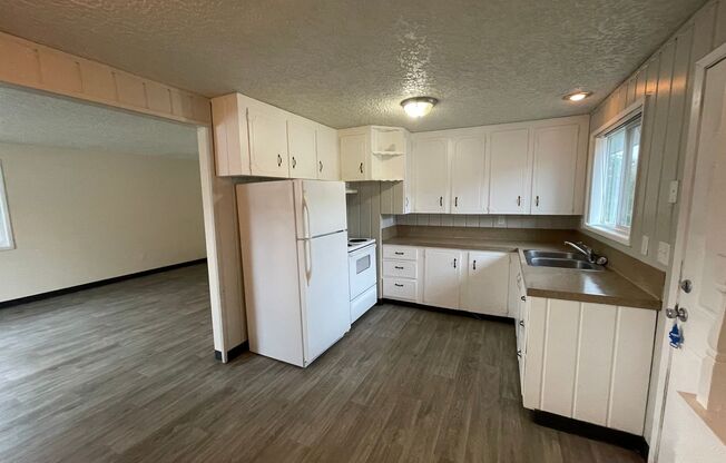 2 beds, 1 bath, 825 sqft, $1,295, Unit 554