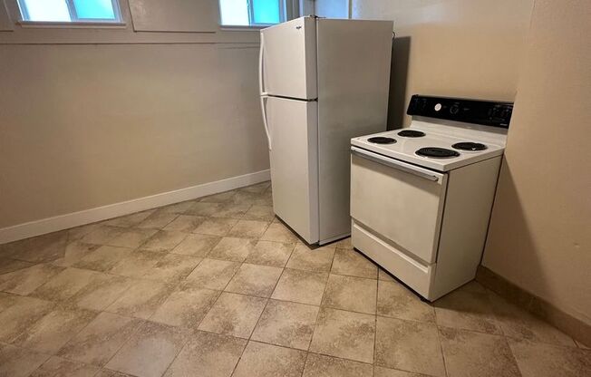 2 beds, 1 bath, $1,185, Unit 1154 #2 (Bottom Unit)