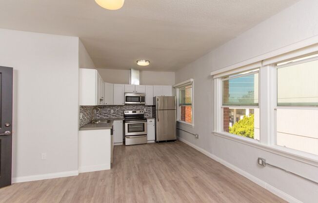 Studio, 1 bath, 220 sqft, $1,395, Unit 306