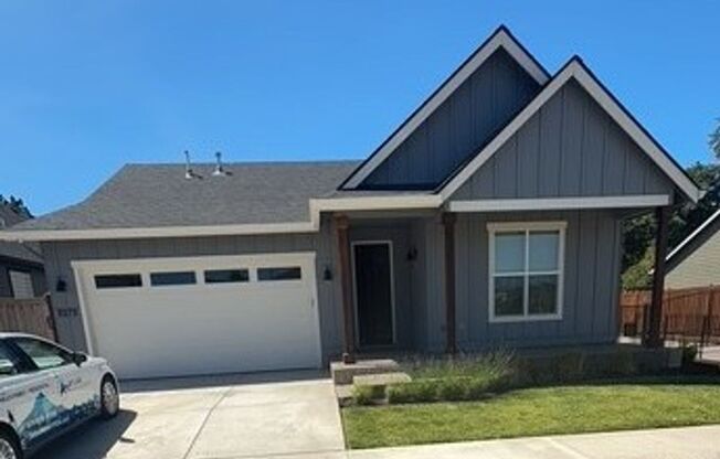 Gorgeous Built 3 Bed/ 2 Full Bath Home close to Thurston Area! Apply Now!