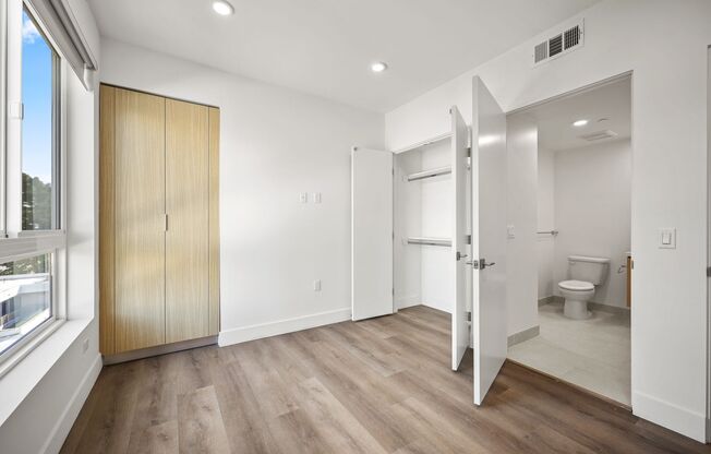 3 beds, 3 baths, 938 sqft, $3,651.43, Unit 504