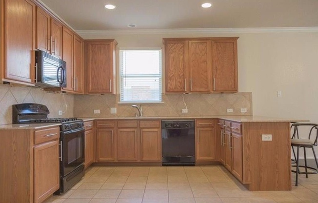 4 bed 2.5 bath in Brookstone Community!!