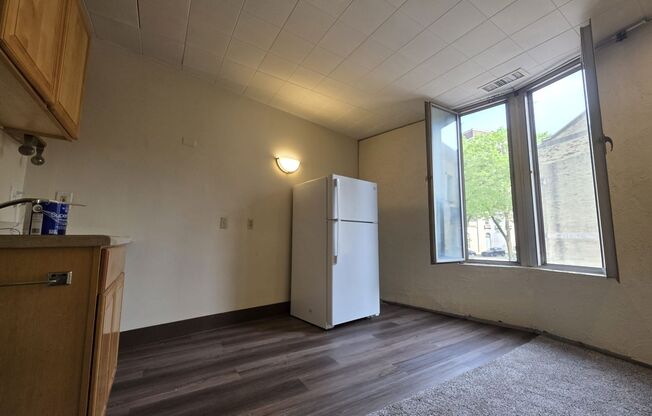 Studio, 1 bath, $825, Unit 272