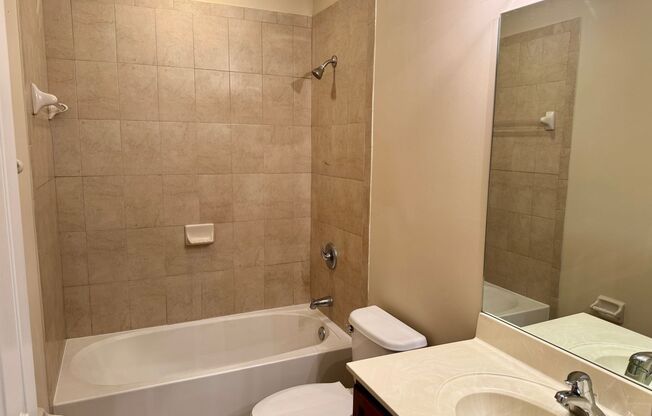 2 beds, 2.5 baths, $2,500, Unit Apt 207