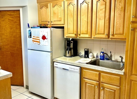 2 beds, 1 bath, 1,100 sqft, $2,600, Unit H