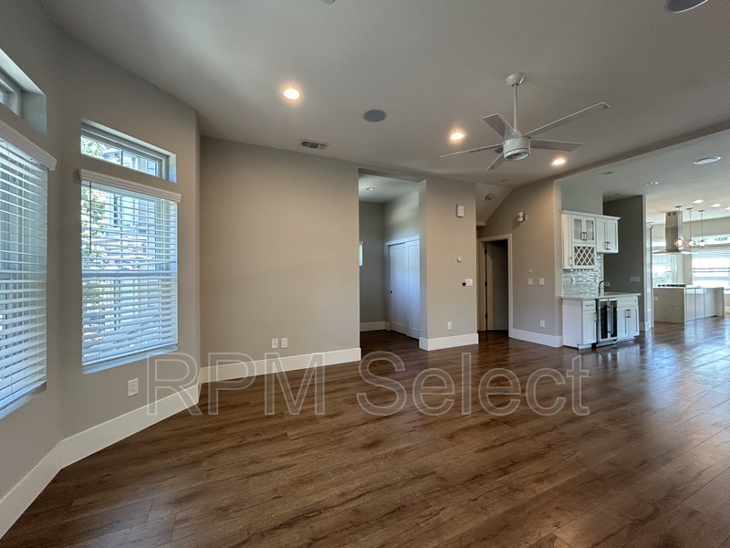 519 8 ST