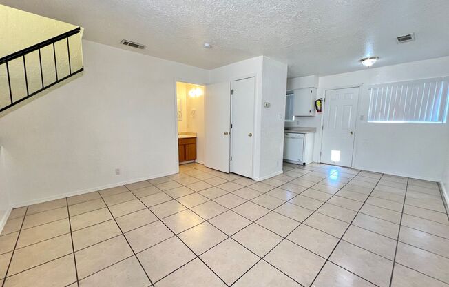 2 beds, 1.5 baths, 800 sqft, $1,055, Unit Unit 8