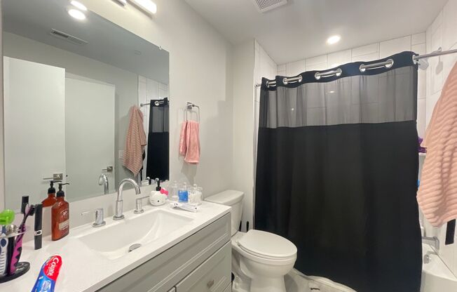 2 beds, 1 bath, 827 sqft, $1,595, Unit 306