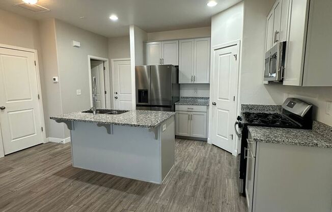 Deposit Moves You In This January! 3 Bed, 2.5 Bath Townhome in West Haven