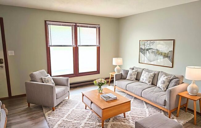 2 beds, 1.5 baths, 1,042 sqft, $925