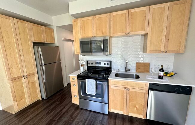 Studio, 1 bath, 412 sqft, $1,549, Unit Unit 401