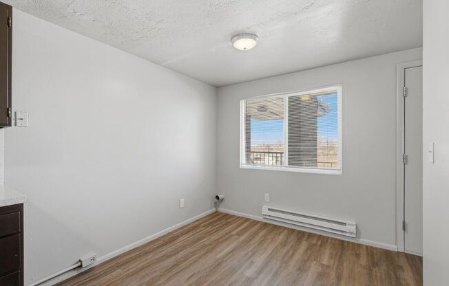 2 beds, 1 bath, 850 sqft, $1,250, Unit F-201