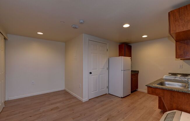 Studio, 1 bath, 225 sqft, $900, Unit Unit 19