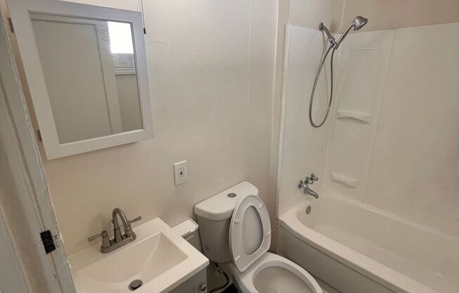 3 beds, 1 bath, $1,250