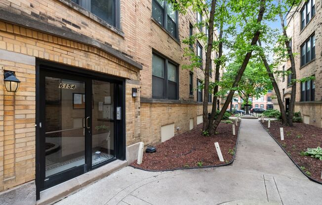 6152-58 S. Martin Luther King Dr.