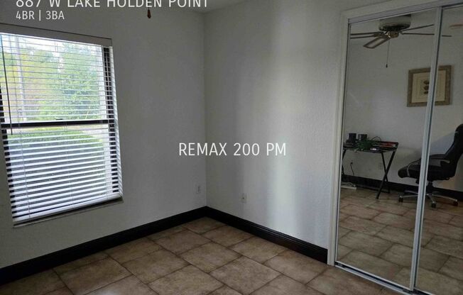 887 W LK HOLDEN PT