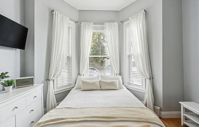 28 Pinckney St.