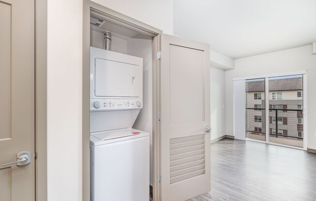 2 beds, 2 baths, $2,300, Unit Unit B215