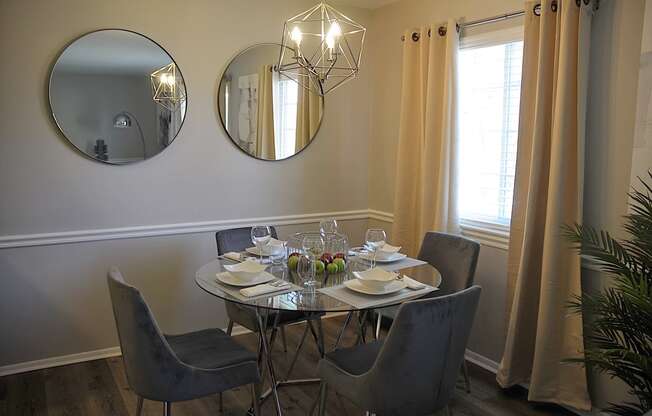 Open Dining Area at Pickwick Farms Apartments in Indiana