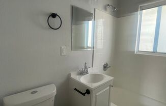 2 beds, 1 bath, $2,500, Unit 06