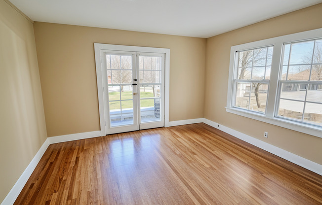 Beautiful Apartments near Loose Park!!!