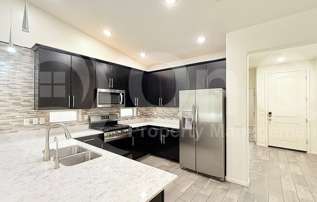 5420 W DESERT HOLW DR