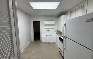 1 bed, 1 bath, $725, Unit D