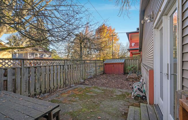 2 beds, 1 bath, 900 sqft, $2,195, Unit 2734 SE Alder Street