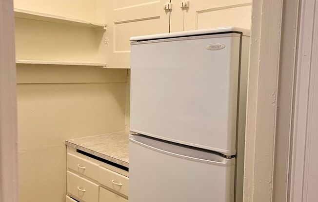 Studio, 1 bath, 350 sqft, $995, Unit 306
