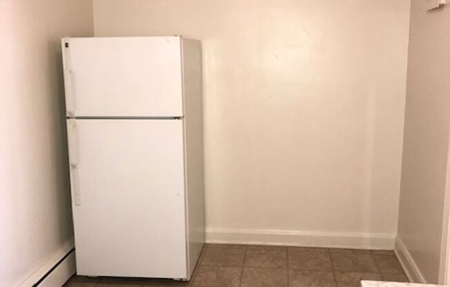 1 bed, 1 bath, 700 sqft, $1,400, Unit D4